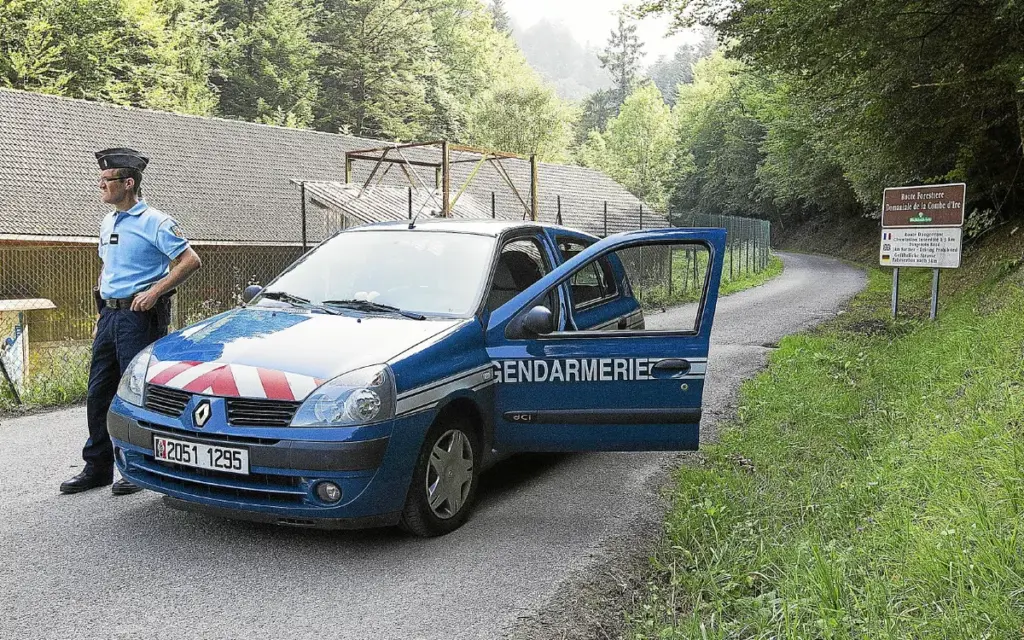 Investigations en cours après la découverte d’une arme liée à la tuerie de Chevaline.
