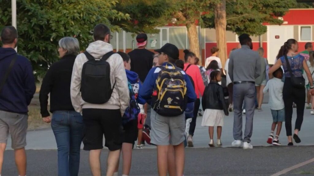 Rentrée scolaire à Biscarrosse : élèves et enseignants confrontés aux conséquences de l’incendie.