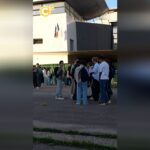 Interdiction du portable reconduite dans les établissements scolaires en France.