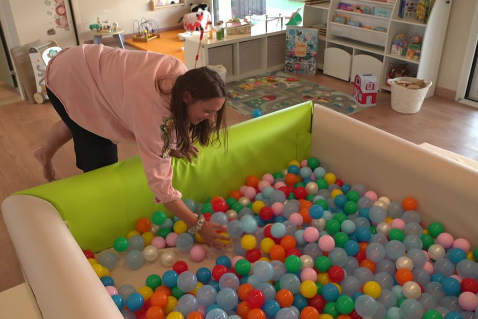 Microcrèches en forte demande avec 90 inscriptions, tarifs doublant ceux des assistantes maternelles.