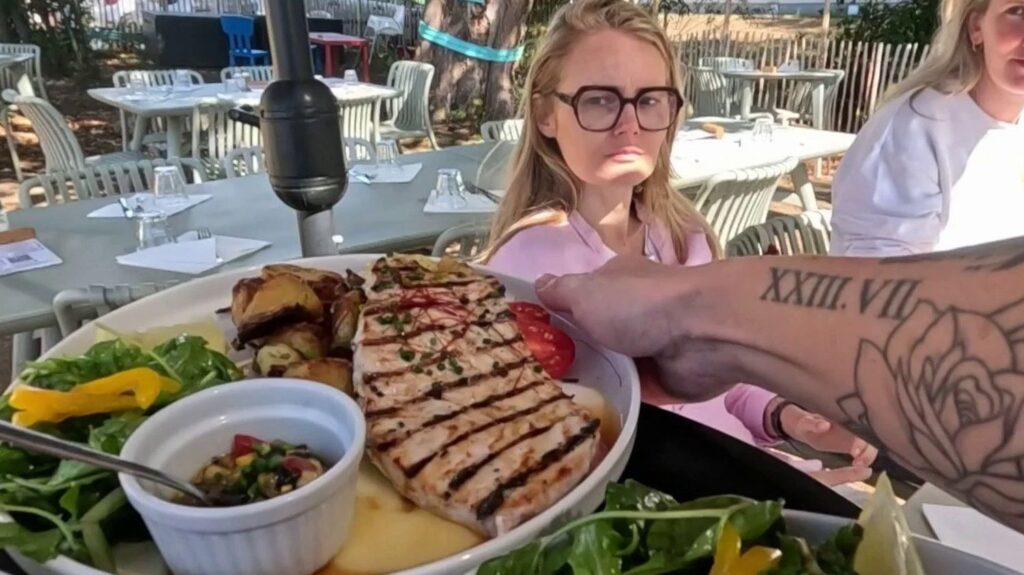 Des restaurateurs utilisent un clip de rap viral pour répondre aux avis négatifs en ligne.