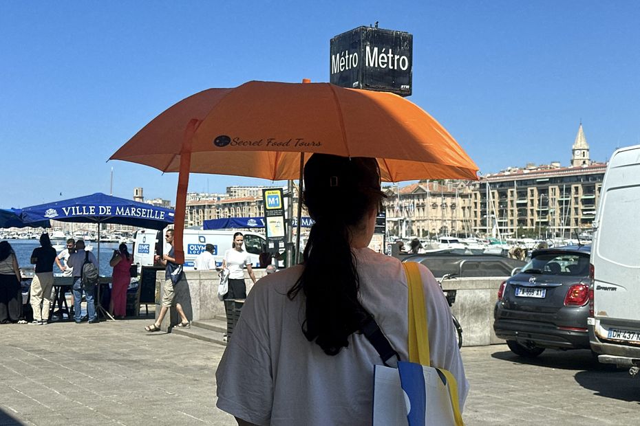 Vague de chaleur : températures atteignant 36 à 38 degrés, automne retardé en France.
