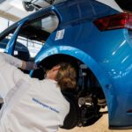 Volkswagen annonce 50 000 licenciements à travers le monde dans son secteur automobile.