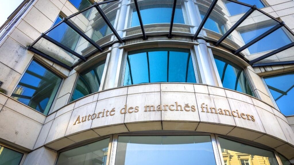 L’Autorité des marchés financiers cible une campagne de mails frauduleux en France.
