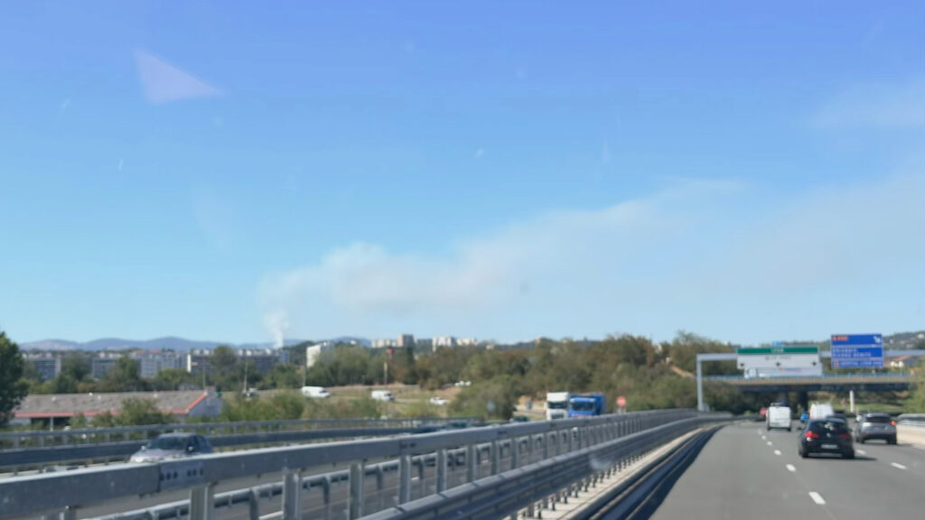 Feu de broussailles près de Lyon : mobilisation d’une vingtaine de pompiers.