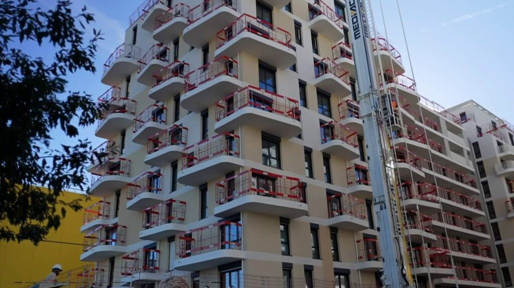 Un promoteur français équipe ses logements neufs de climatisation après un été caniculaire.