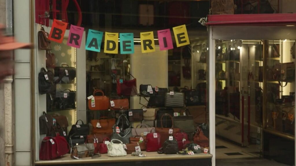 Préparatifs en cours pour la Braderie de Lille : acteurs locaux mobilisés pour l’événement.