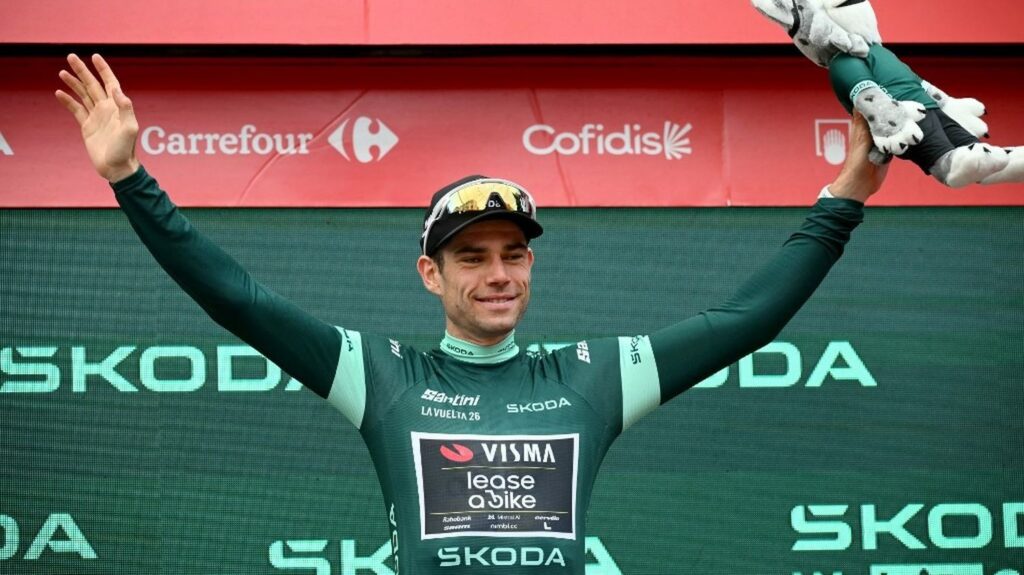 Wout van Aert remporte la 13e étape de la Vuelta et consolide son maillot vert.