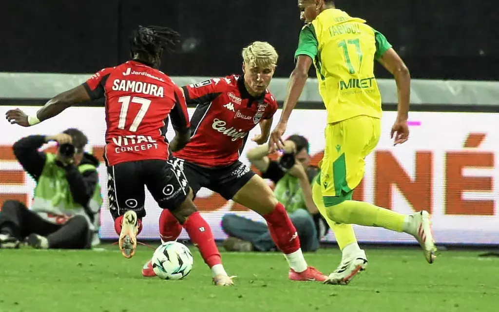 Reims s’incline contre Guingamp, Kielt marque pour l’EAG.