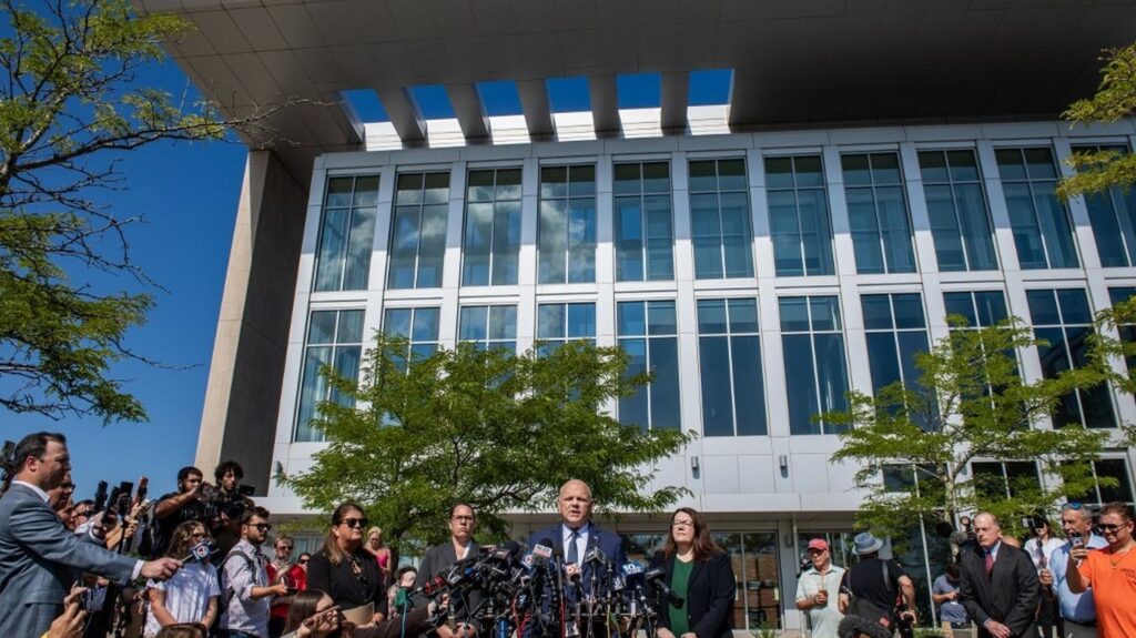 Aux États-Unis, le juge annule le procès de Lindsay Clancy en raison d’un jury indécis.