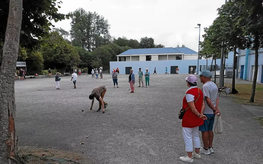 Agression au couteau à Saint-Renan : quatre mineurs mis en examen après un match de foot