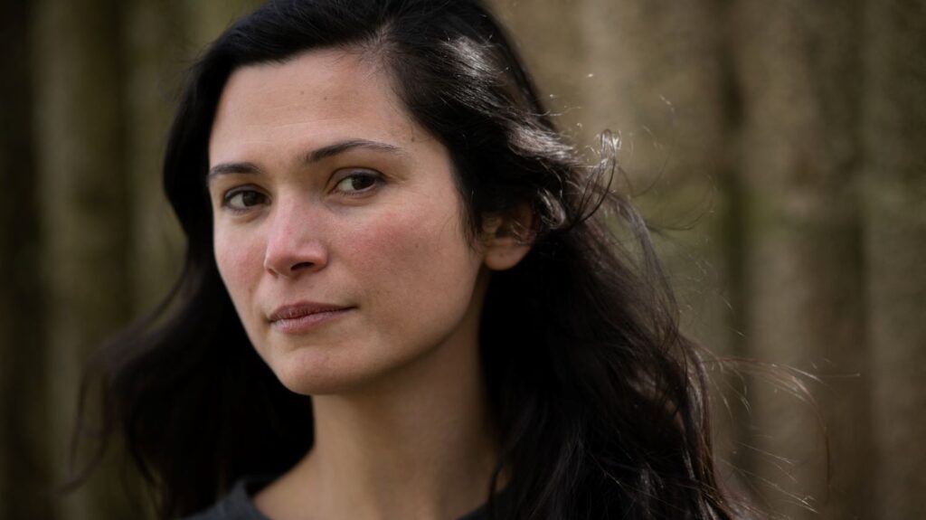 Julia Kerninon évoque son amour des mots et leur influence sur la création littéraire.