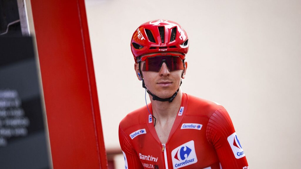 Tadej Pogacar met fin à sa saison après sa chute sur la Vuelta et prolonge avec UAE Team Emirates.