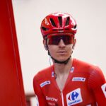 Tadej Pogacar met fin à sa saison après sa chute sur la Vuelta et prolonge avec UAE Team Emirates.