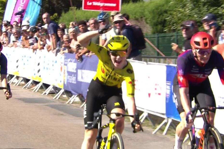 Victoire de Sarah Van Dam lors de la course « Tout commence en Finistère » à la Pointe du Raz.