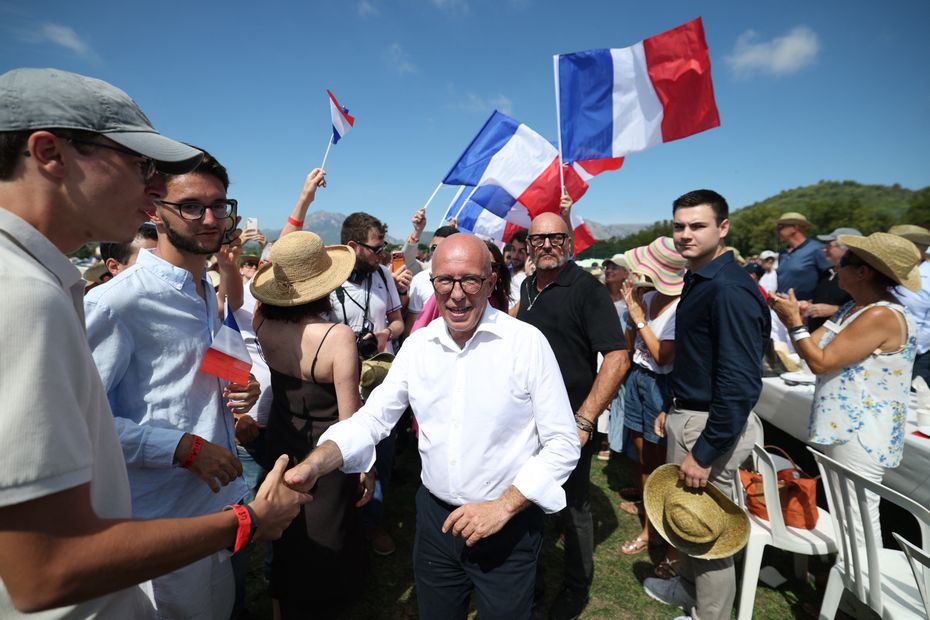 Eric Ciotti évoque un pacte avec Marine Le Pen face à la montée de Mélenchon et un big bang territorial.