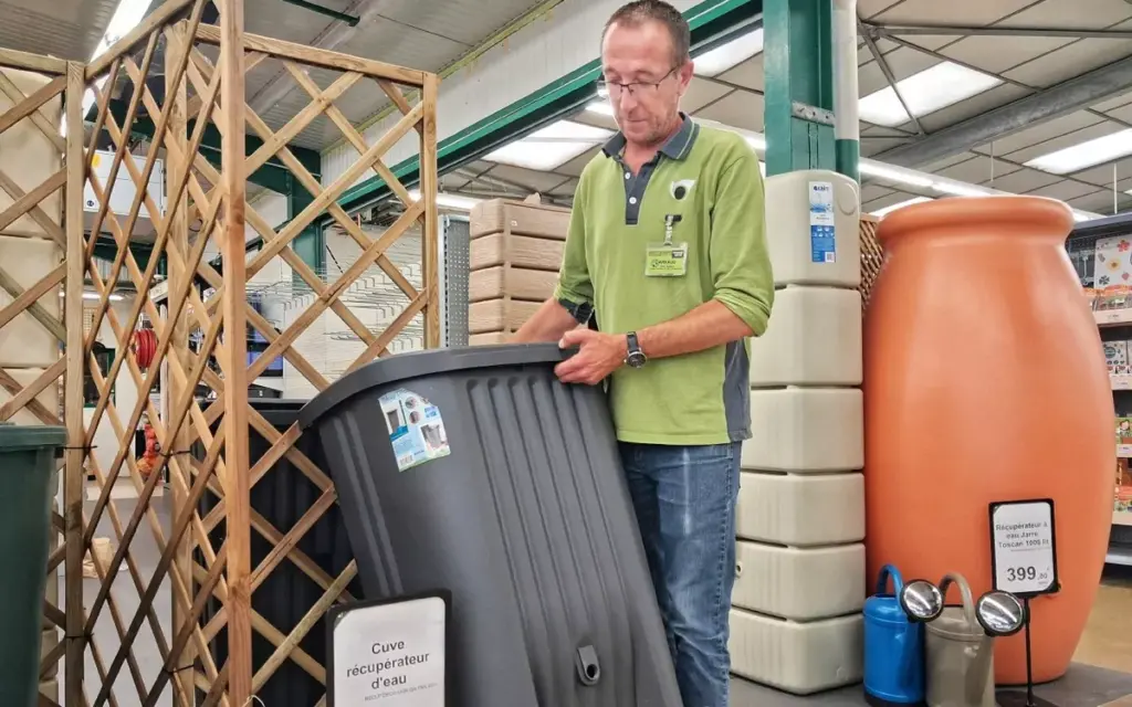 Après la sécheresse en Bretagne, hausse des ventes de récupérateurs d’eau de pluie.