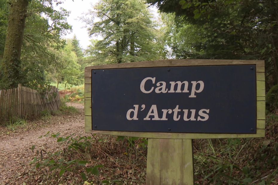 Le Camp d’Artus en Bretagne : une reconstitution d’un village gaulois authentique.