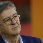 Jean-Luc Mélenchon présente ses mesures de campagne pour 2027 lors de la braderie de Lille.