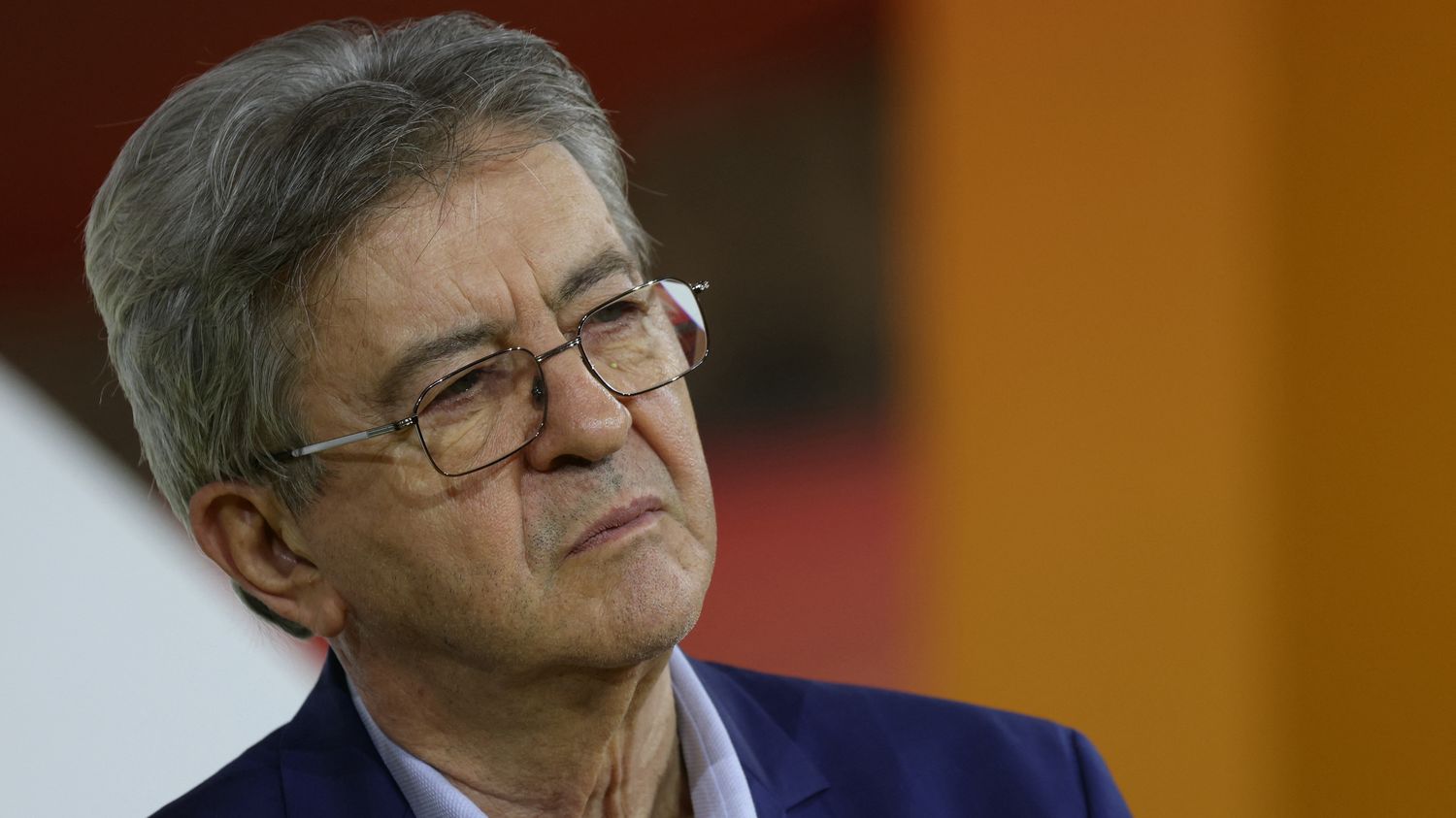 Jean-Luc Mélenchon présente ses mesures de campagne pour 2027 lors de la braderie de Lille.