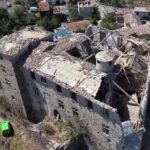 Évacuation d’habitants dans l’Aude face à la menace d’effondrement d’un château après une tornade.