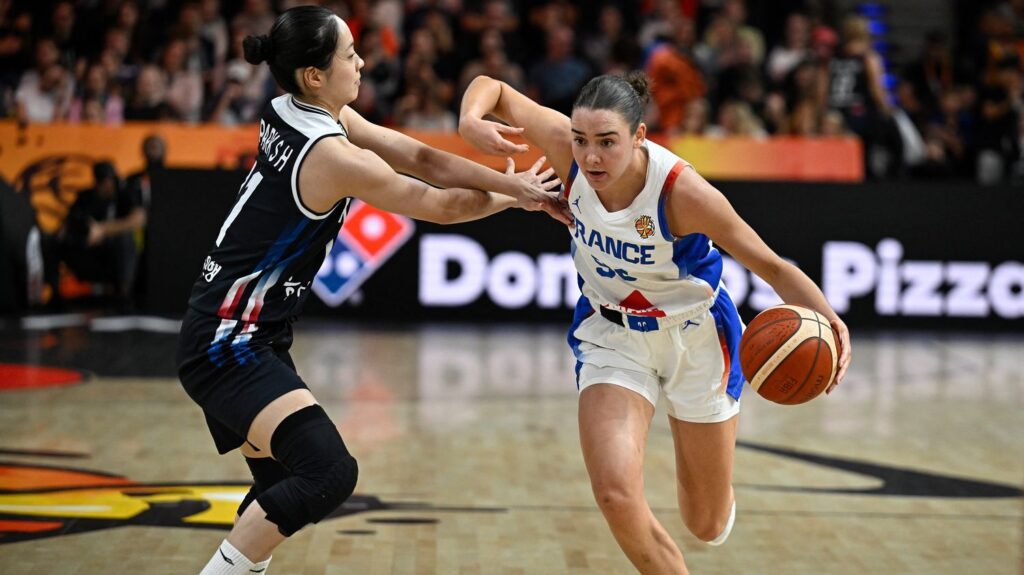 L’équipe de France se qualifie pour les quarts de finale de la Coupe du monde féminine de basket après sa victoire contre la Corée du Sud.