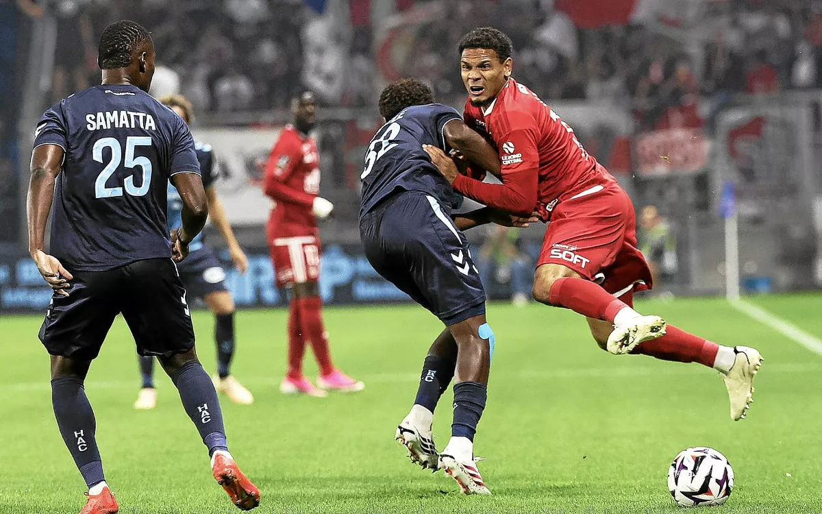 Le Stade Brestois termine à dix lors de son match contre Le Havre.