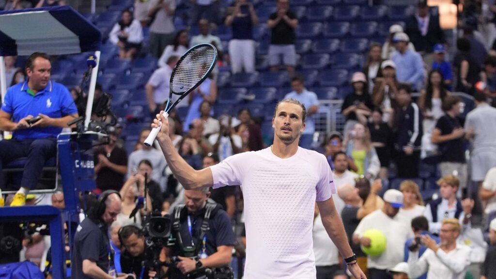 US Open : Zverev remporte son match en trois sets, Swiatek confrontée à des difficultés.