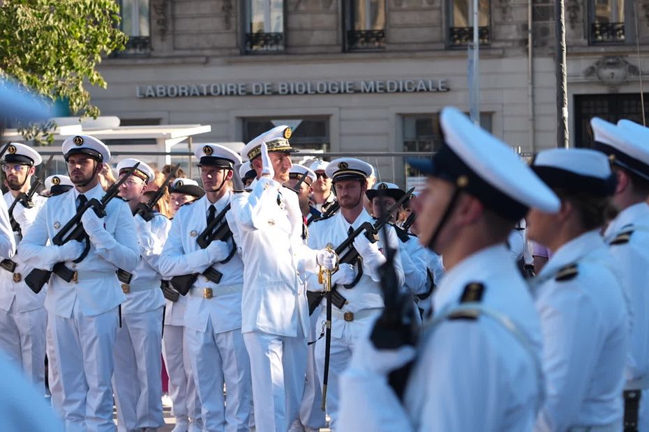 Toulon célèbre 400 ans de la Marine nationale, point stratégique de la Méditerranée.