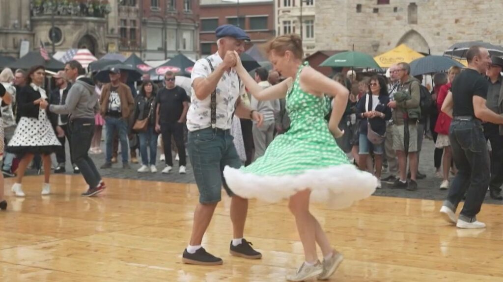 Béthune : un événement de danse fait revivre les années 50 et 60 en France.
