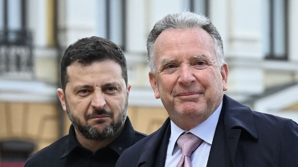Émissaires américains mènent des pourparlers significatifs à Kiev après Moscou.