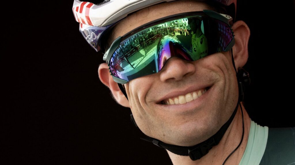 Wout van Aert remporte la 15e étape de la Vuelta sous une chaleur caniculaire.