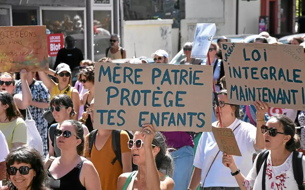 Loi intégrale examinée en commission à l’Assemblée après l’affaire Lyhanna.