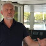 Bocuse nommé capitaine des bateaux lyonnais pour promouvoir la gastronomie locale.