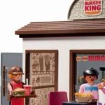 Playmobil s&rsquo;associe à Burger King, des nutritionnistes critiquent le ciblage des enfants.