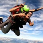 Saut à 4 000 mètres et voltige : l&rsquo;aérodrome de Gap-Tallard attire les amateurs de sensations fortes.