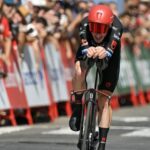 Stefan Küng remporte le contre-la-montre de la 18e étape, Roglic devient dauphin d&rsquo;Enric Mas.
