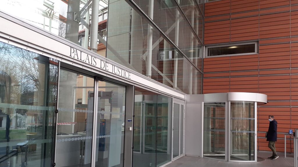 Fédération des parents d’élèves appelle à durcir les lois contre les menaces envers les enseignants.