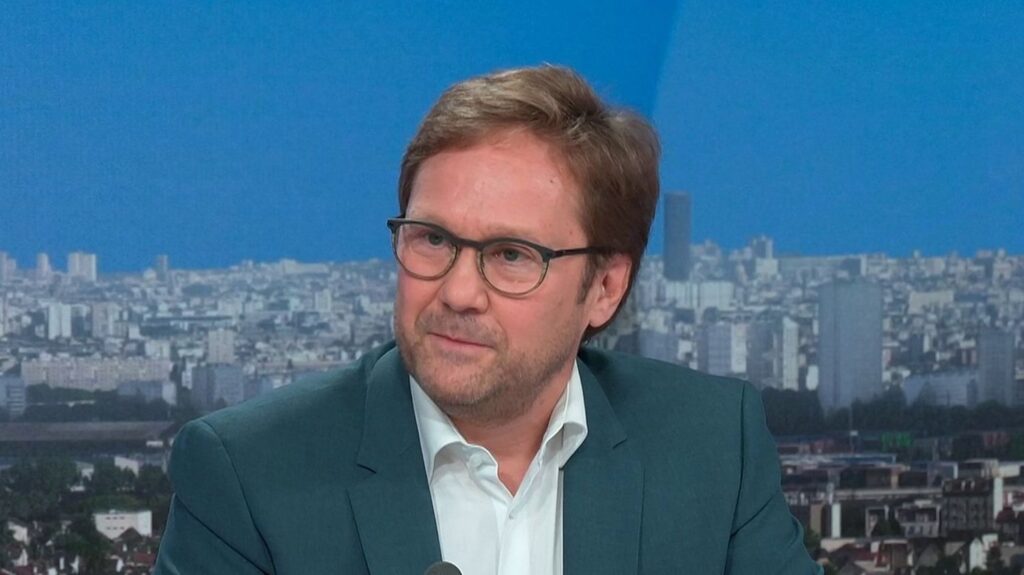 Le Médiateur explique les bonnes pratiques pour interviewer des politiques en France