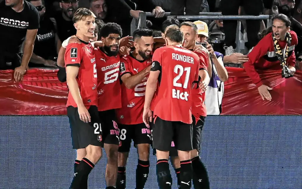 Le Stade Rennais prend la tête de la Ligue 1 après une nouvelle victoire en championnat.