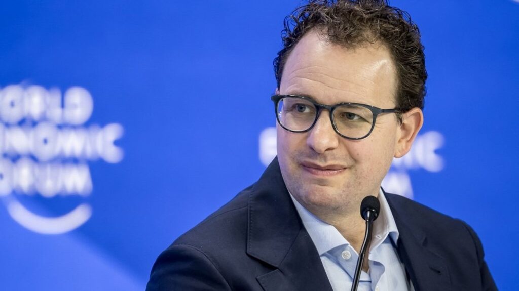 Le patron d’Anthropic demande un ralentissement du développement de l’intelligence artificielle.