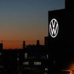Volkswagen annonce la suppression de 100 000 emplois, fermetures d’usines à l’étude.