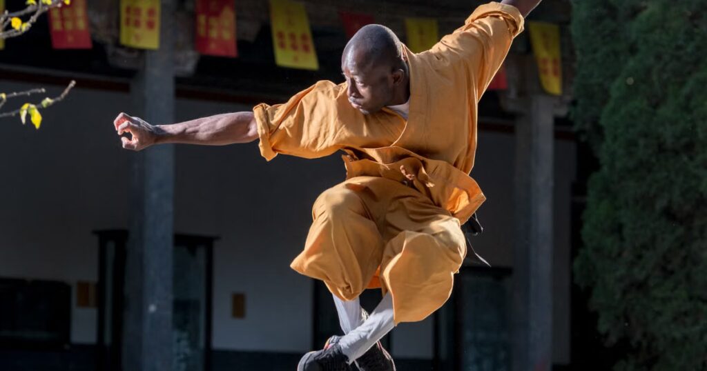Les films de Bruce Lee renforcent la popularité du kung-fu en Côte d’Ivoire.