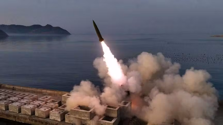 Corée du Nord tire un projectile vers la mer du Japon, tensions régionales accrues.