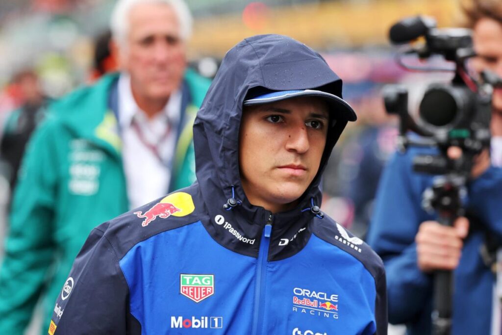 Isack Hadjar forfait au Grand Prix d’Italie en raison d’une blessure au poignet.