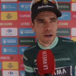 Wout Van Aert guide Brennan durant la Vuelta, affirmant un rôle clé dans l&rsquo;équipe.