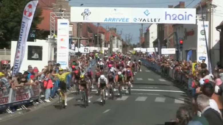 Nienke Veenhoven remporte la course À Travers les Hauts-de-France en cyclisme.