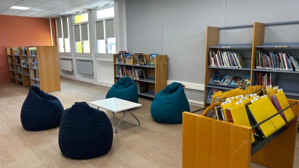 Le collège Jacques-Monod de Pérenchies inaugure un CDI rénové pour la rentrée scolaire.