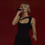 Angèle annonce une tournée mondiale avec un concert au stade Pierre-Mauroy.