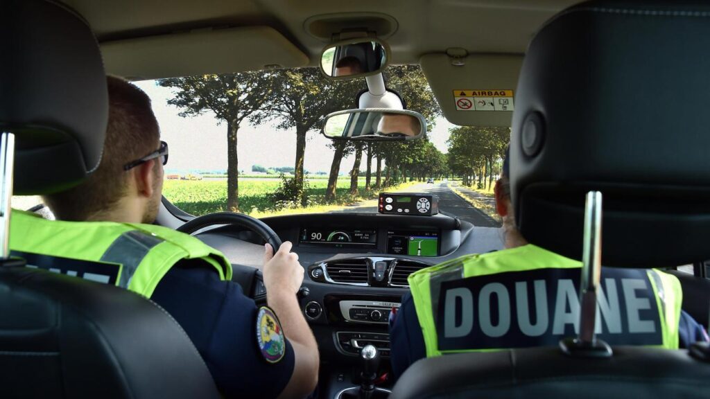 Un sexagénaire tente de fuir les douanes avec une arme sur cinq kilomètres.